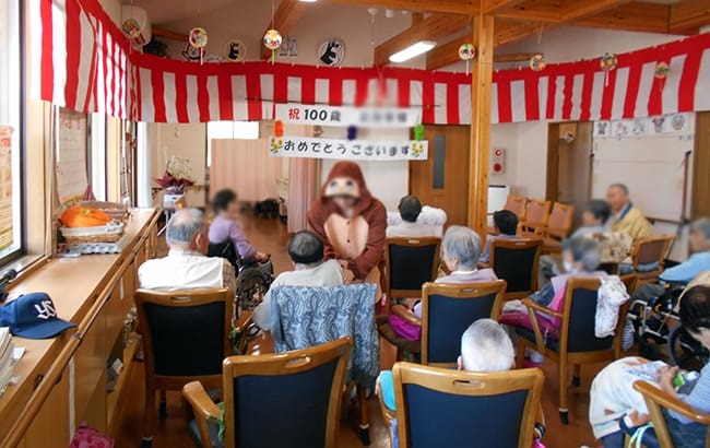 100歳のお誕生日会の様子